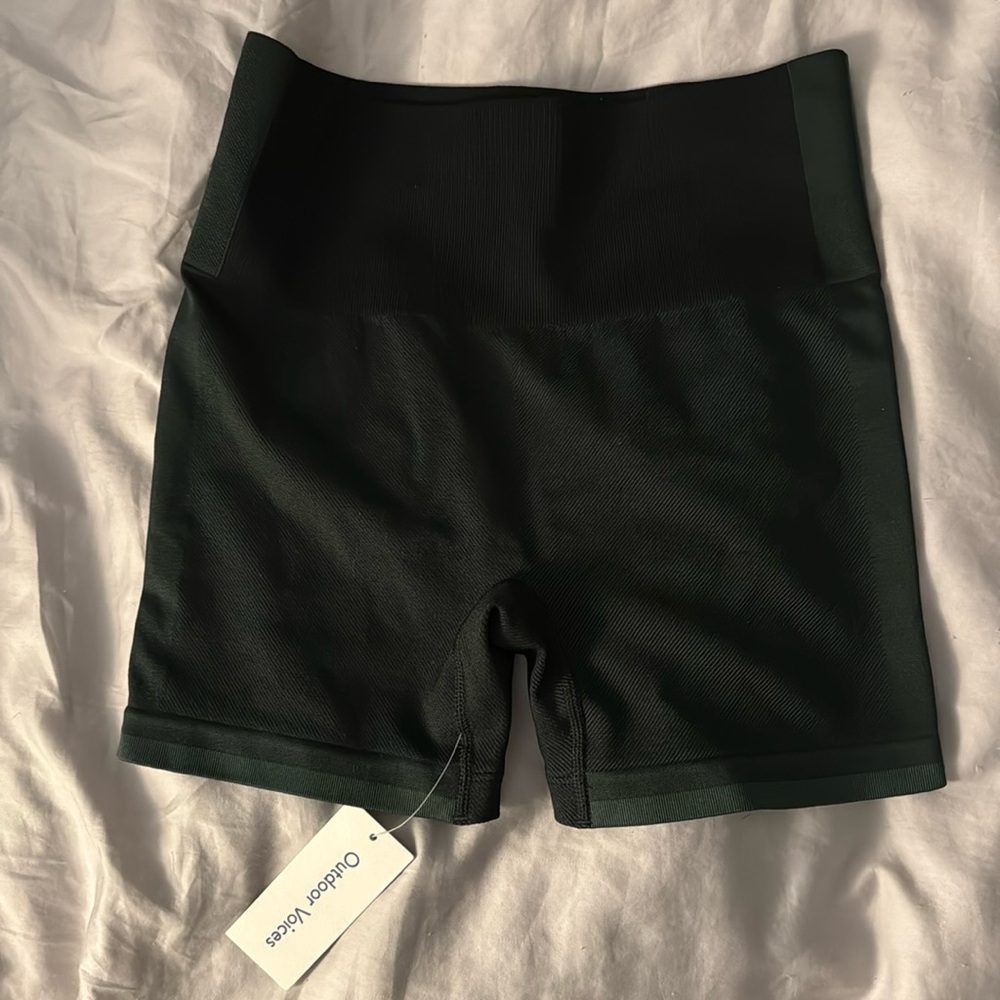 Outdoor voices, seamless smooth 4.5” biker shorts